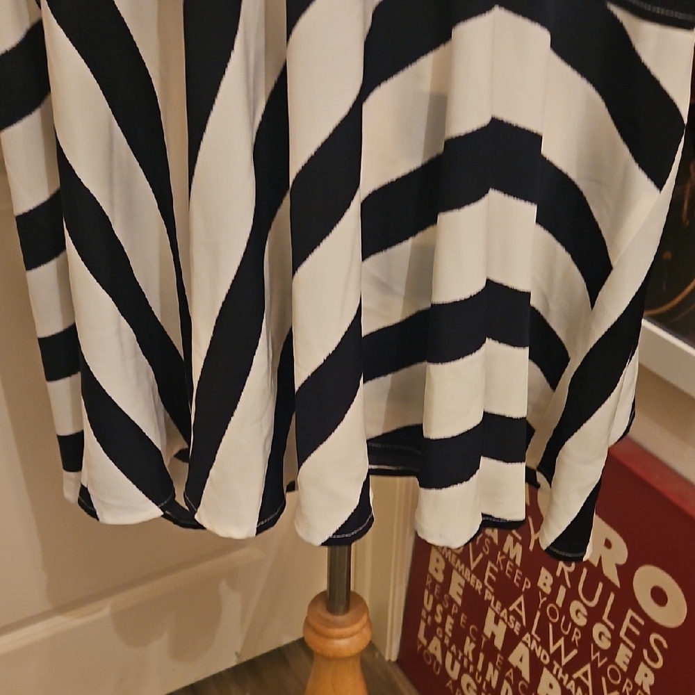 Gracia Monochrome Striped Shirt - Picture 8 of 12